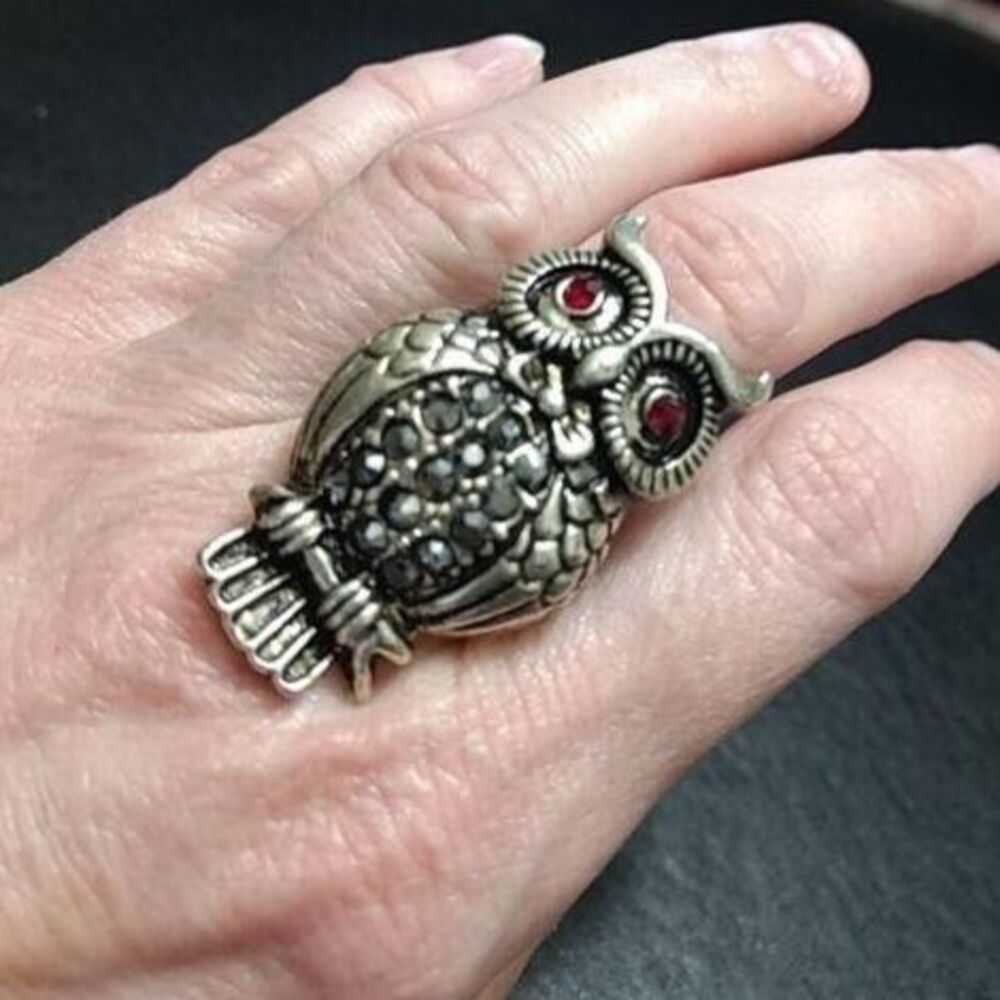 Silver tone fancy owl ring red rhinestones adjustable